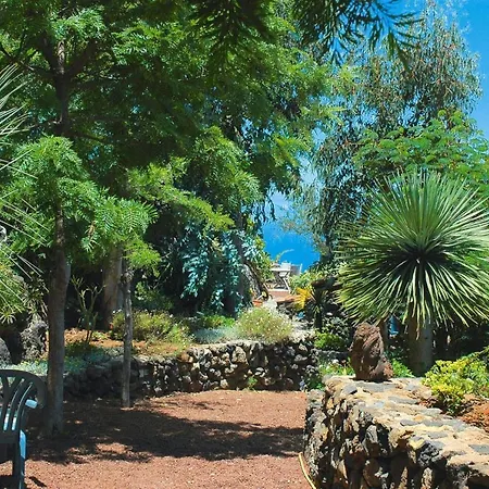 Finca In With A Patio Holiday home